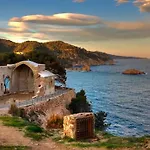 Lets Holidays In The Old Town Tossa * Tossa de Mar
